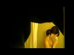 تمدد بلير سمرز على الأرض أمام آلة الجنس سكس عراقي حمام